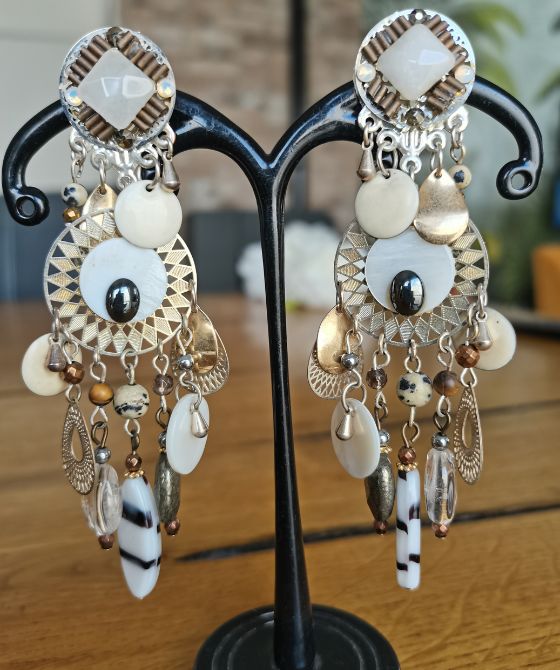 boucles d'oreilles clips longues blanches en pierres fines fait main